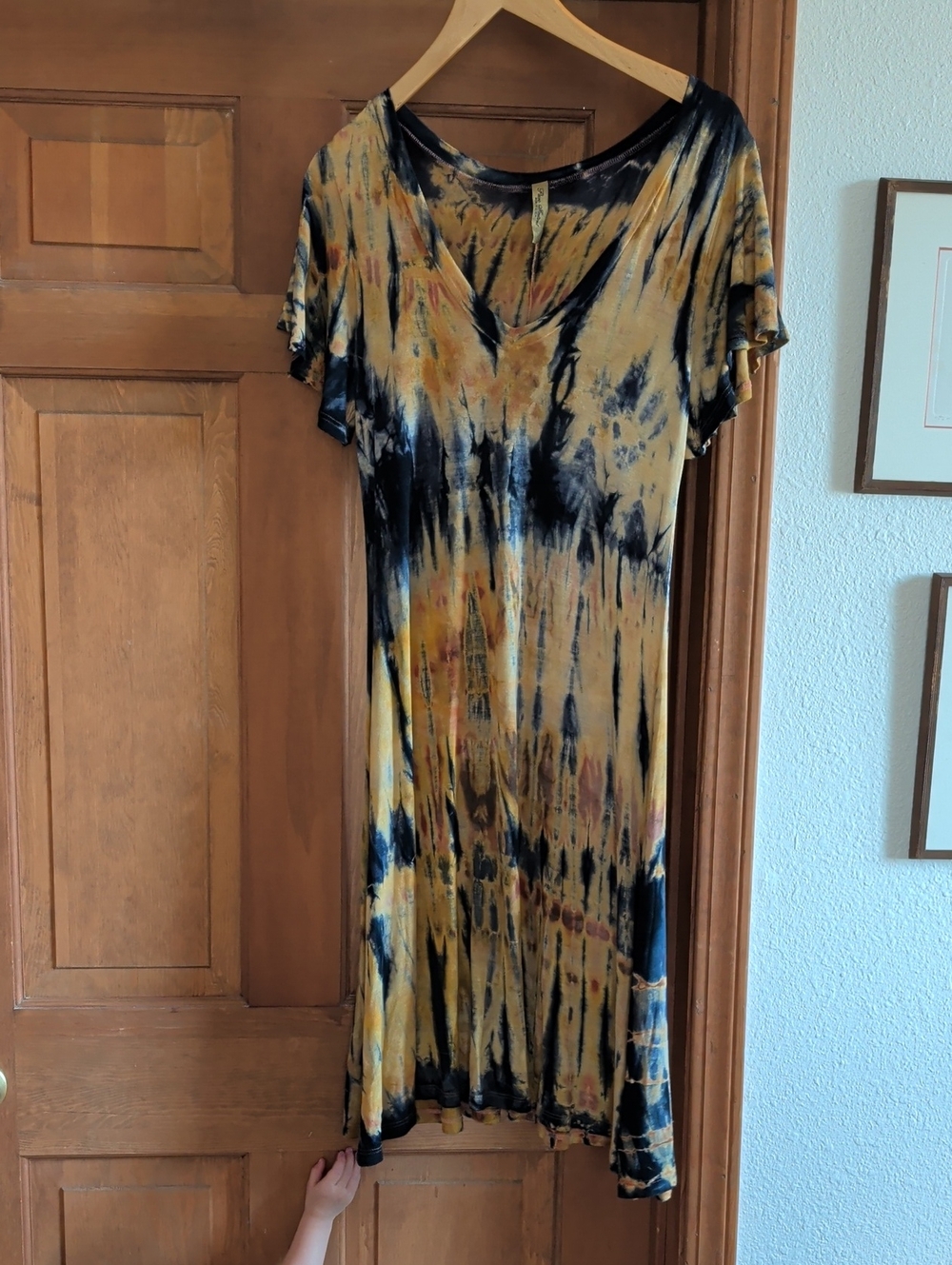 5 For 25 Item! 🦄 Tie-Dye V-Neck Maxi Dress in Mustard and Black
